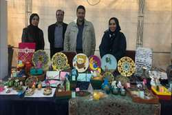 برپایی غرفه‌ی گروه هنر کتابخانه پزشکی در بازارچه خیریه همدلی بیمارستان مرکز طبی کودکان