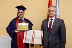 اعطای دکترای افتخاری دانشگاه BSMU بلاروس به دکتر نیما رضایی، استاد دانشگاه علوم پزشکی تهران 