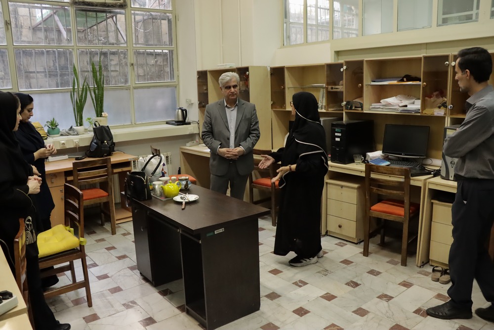 بازدید معاون مالی و اداری دانشکده پزشکی از گروه فیزیولوژی