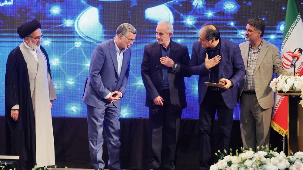 اهدای نشان مهر و خرد از سوی وزیر بهداشت به دو تن از اساتید دانشکده پزشکی 