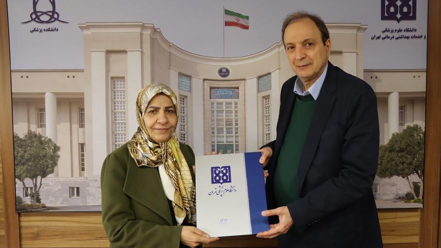 ابلاغ حکم مدیر گروهی دکتر صدیقه حنطوش زاده مدیر گروه بیماری های زنان و زایمان دانشکده پزشکی و تقدیر از خدمات دکتر زینت قنبری مدیر پیشین گروه