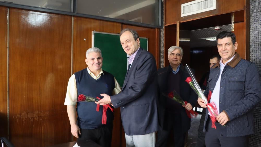 تجلیل و تکریم مسئولان دانشکده از کارکنان آقا به مناسبت گرامیداشت روز مرد و مقام پدر